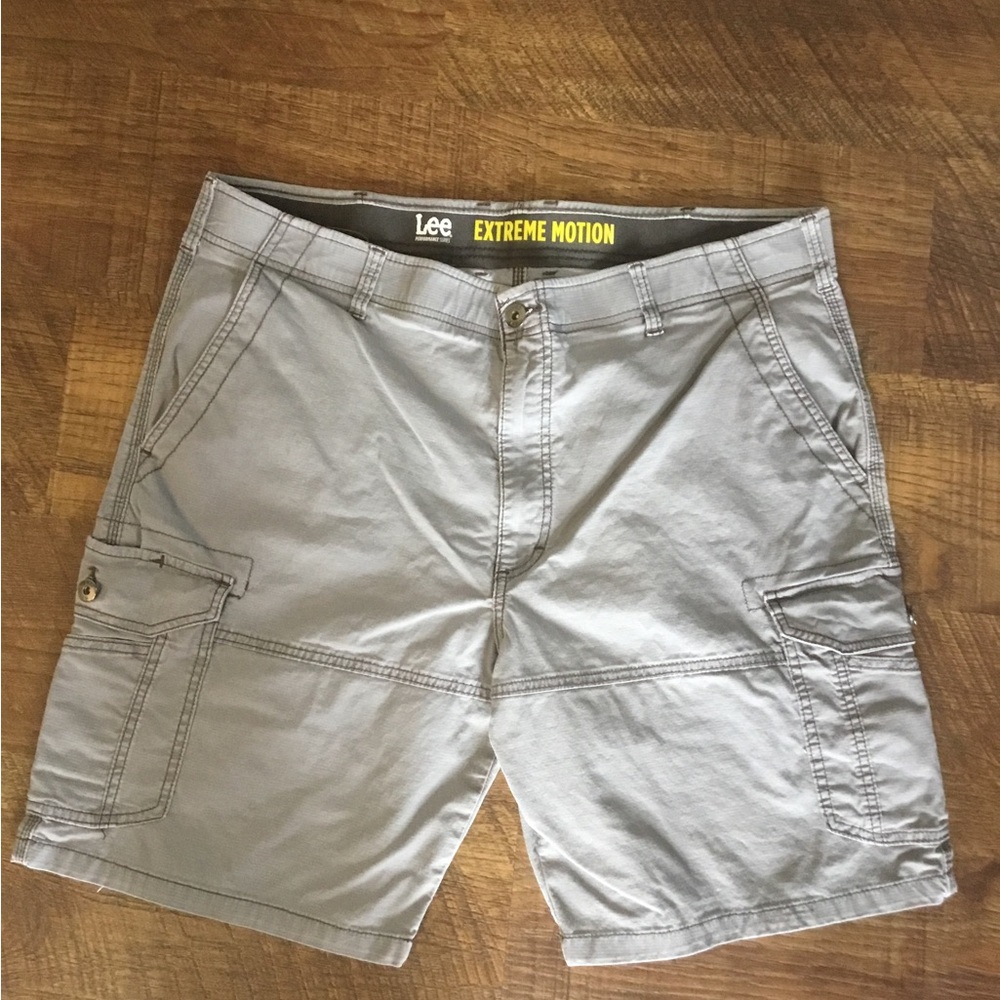 Lee Men's Gray Cargo Shorts